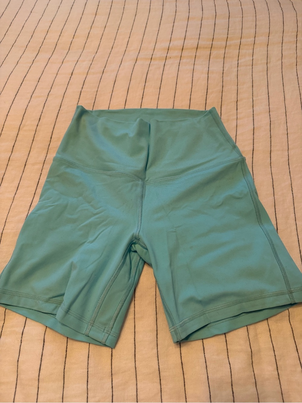 Lululemon Align High Rise short - 6”